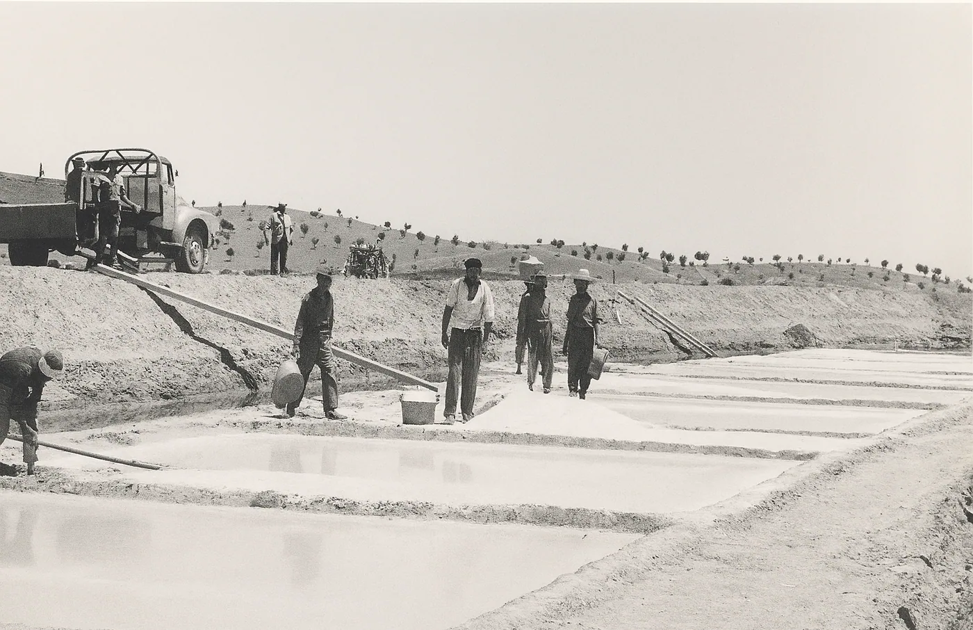 Salt workers harvesting at the Venta Moinhos salt pans — Sal Correia family archive